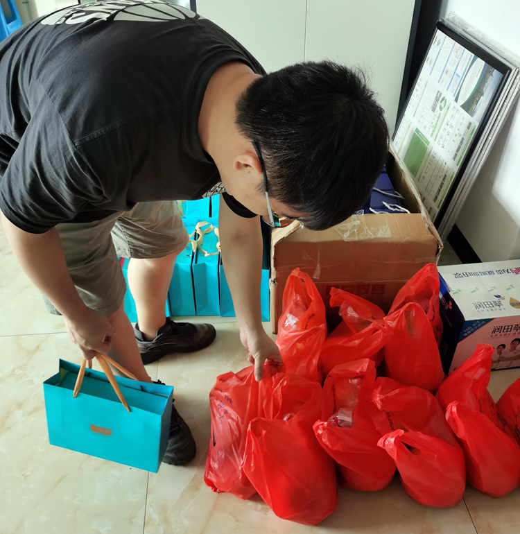 國慶中秋“撞滿懷”，祝大家中秋快樂！